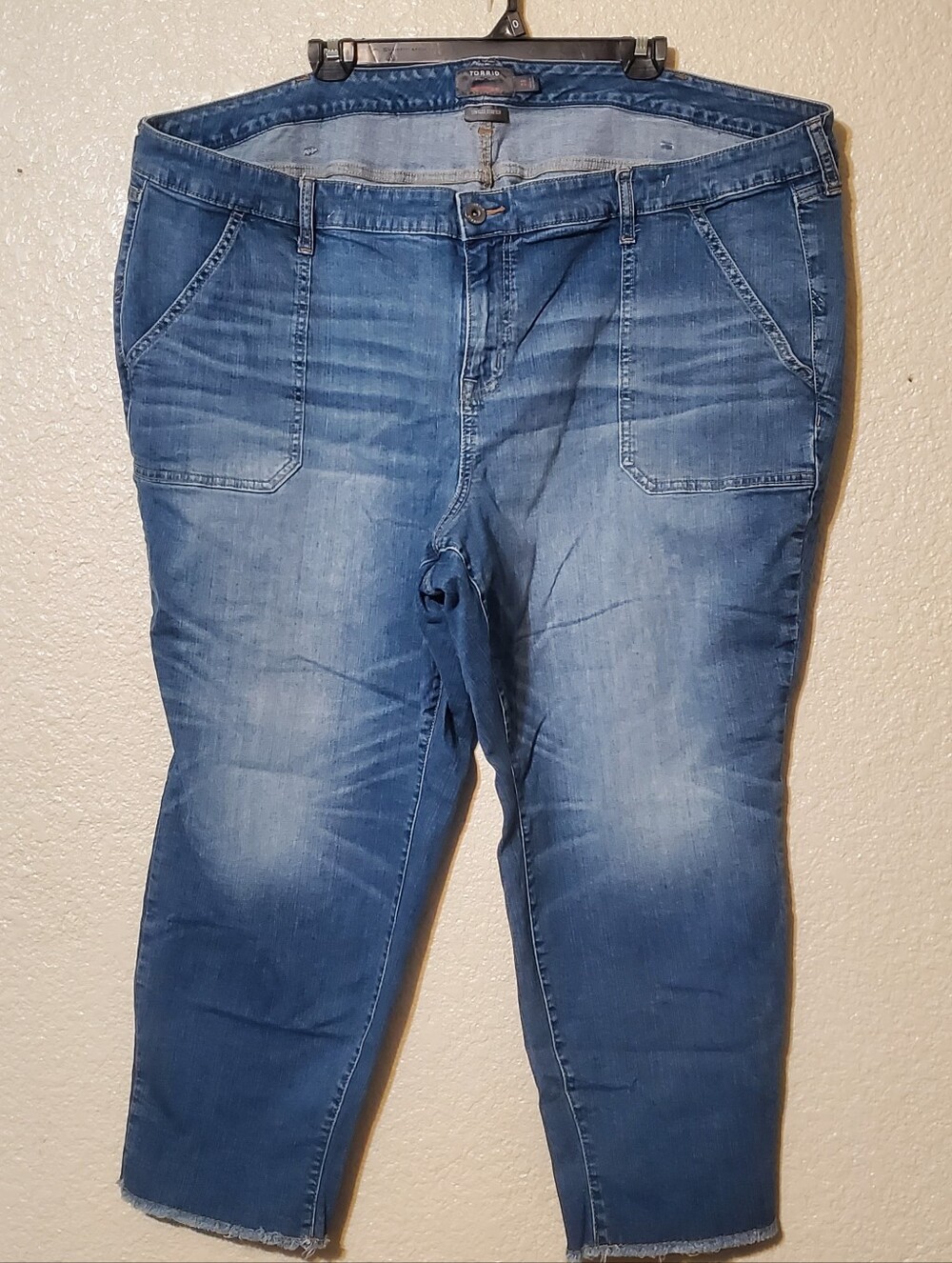 Torrid 28W Boyfriend Cropped Vintage Stretch 90's Style 46" Waist Flat Front Pkt